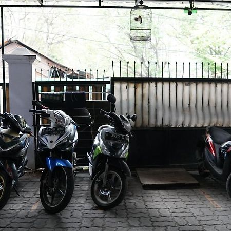Cosmo Tanjung Duren Mitra Reddoorz Jakarta Exterior photo