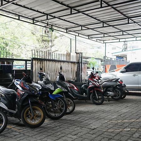 Cosmo Tanjung Duren Mitra Reddoorz Jakarta Exterior photo