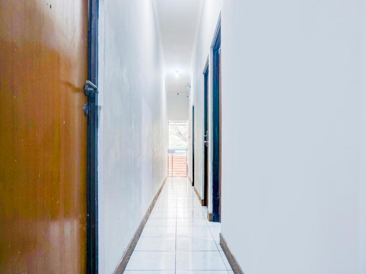 Cosmo Tanjung Duren Mitra Reddoorz Jakarta Exterior photo