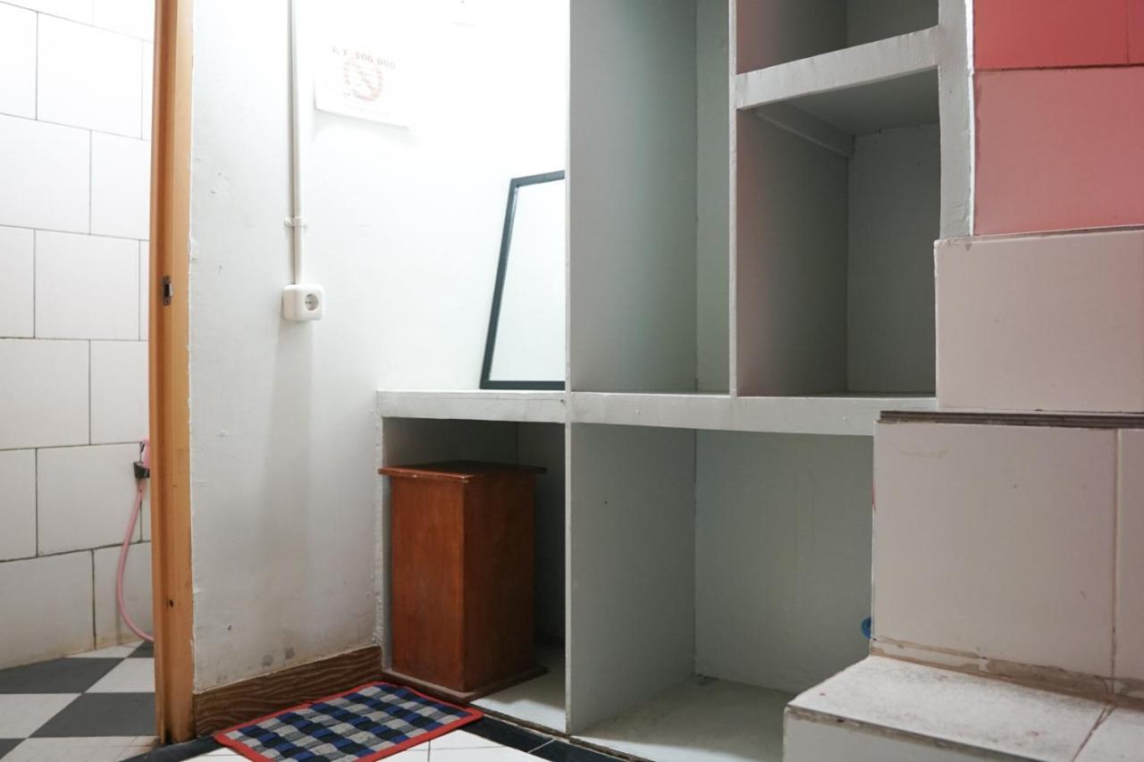 Cosmo Tanjung Duren Mitra Reddoorz Jakarta Exterior photo