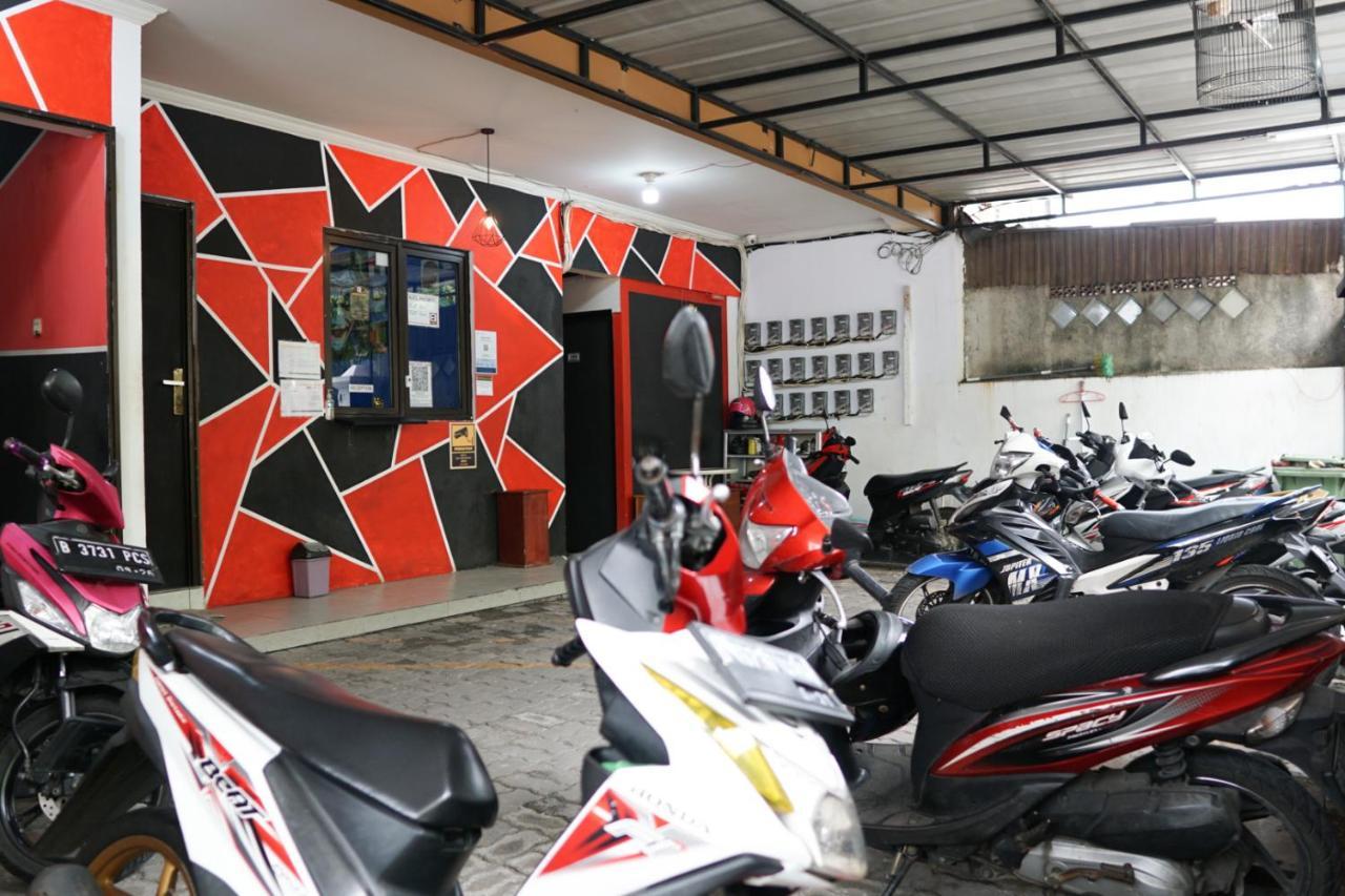 Cosmo Tanjung Duren Mitra Reddoorz Jakarta Exterior photo