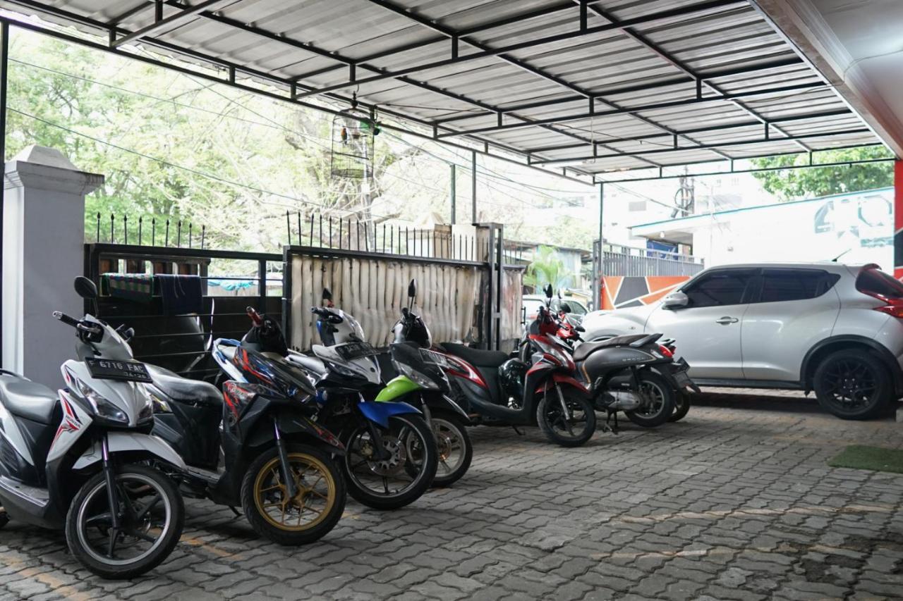 Cosmo Tanjung Duren Mitra Reddoorz Jakarta Exterior photo