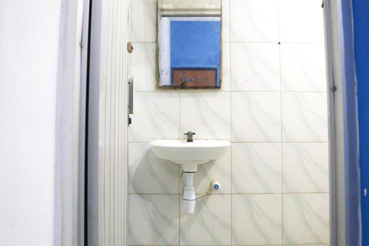 Cosmo Tanjung Duren Mitra Reddoorz Jakarta Exterior photo