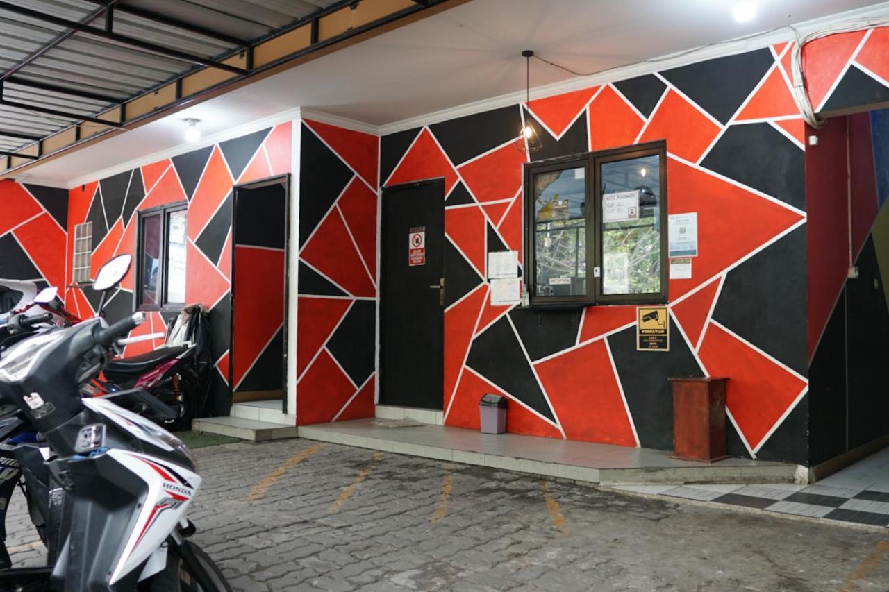 Cosmo Tanjung Duren Mitra Reddoorz Jakarta Exterior photo